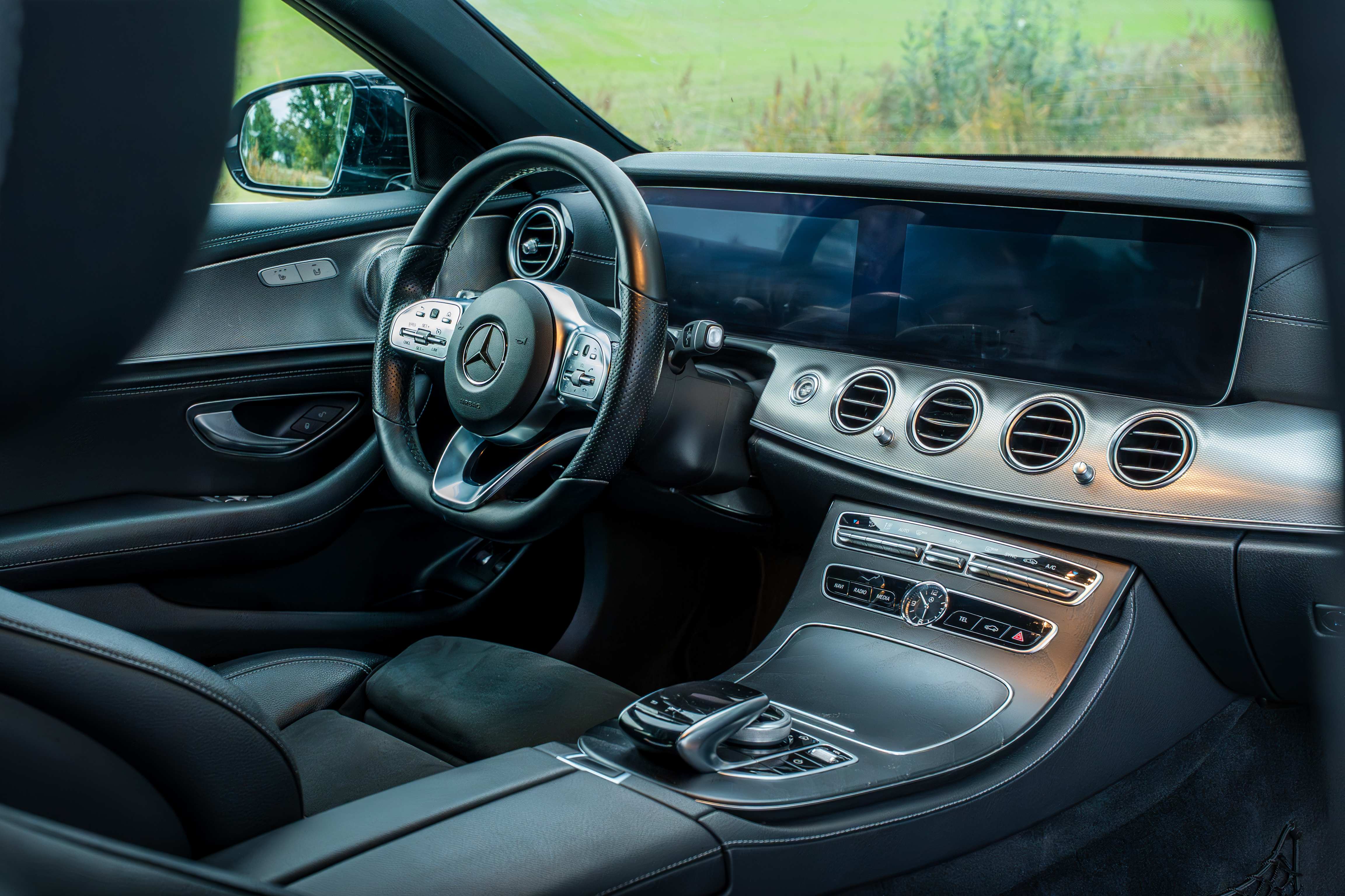 Mercedes E-Klasse interieur dashboard detailing